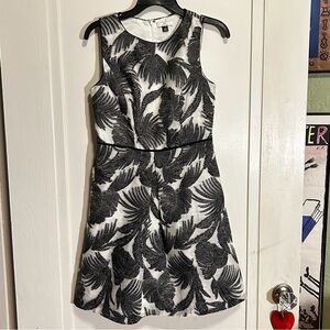 H by HALSTON Women's White/Black Fit & Flare Midi Dress Size 4 with palm leaves